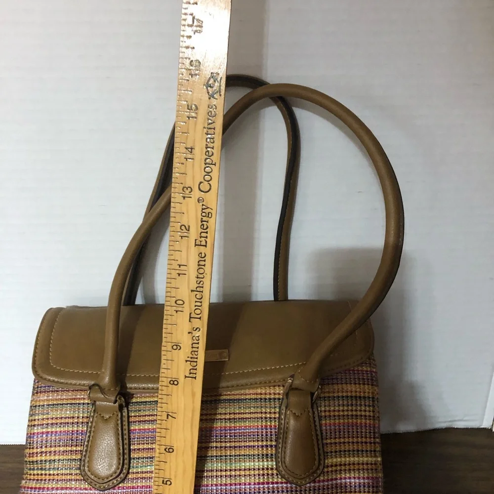 Liz Claiborne vintage purse. Like new condition see pictures for measurements.